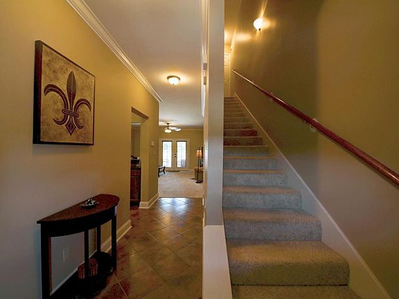 2nd image of 6 Townhouse Cv