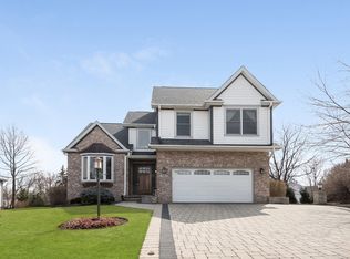 380 Hidden Creek Rd, Lake Zurich, IL 60047