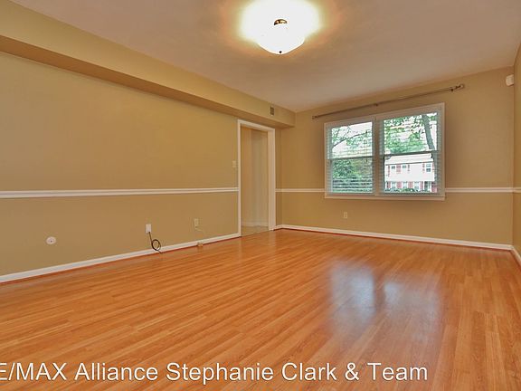 5th image of 908 Marshall Cir