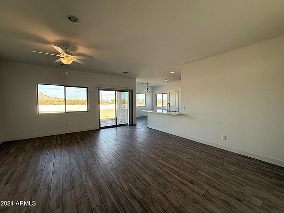 4th image of 8026 W TAYLOR Court