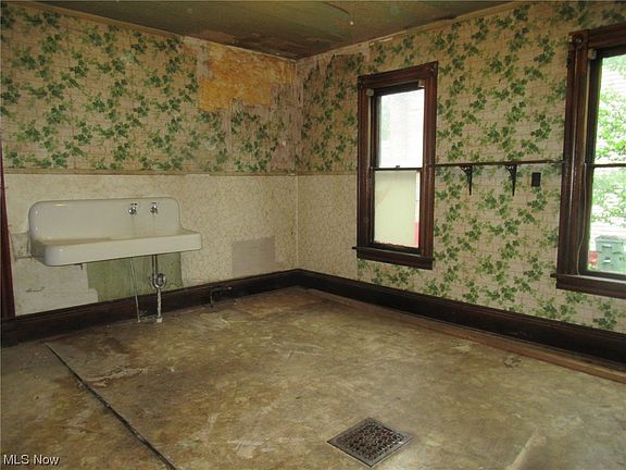 5th image of 919 Franklin Ave