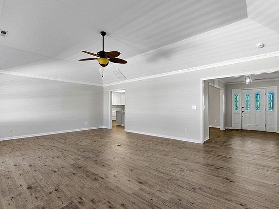 4th image of 501 Hillside Dr. N