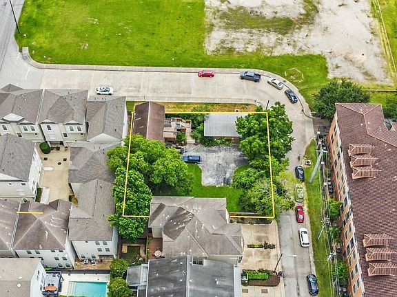 4th image of 4018 Dickson St