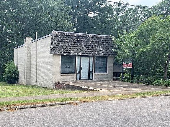 2nd image of 202 S Oakwood Dr