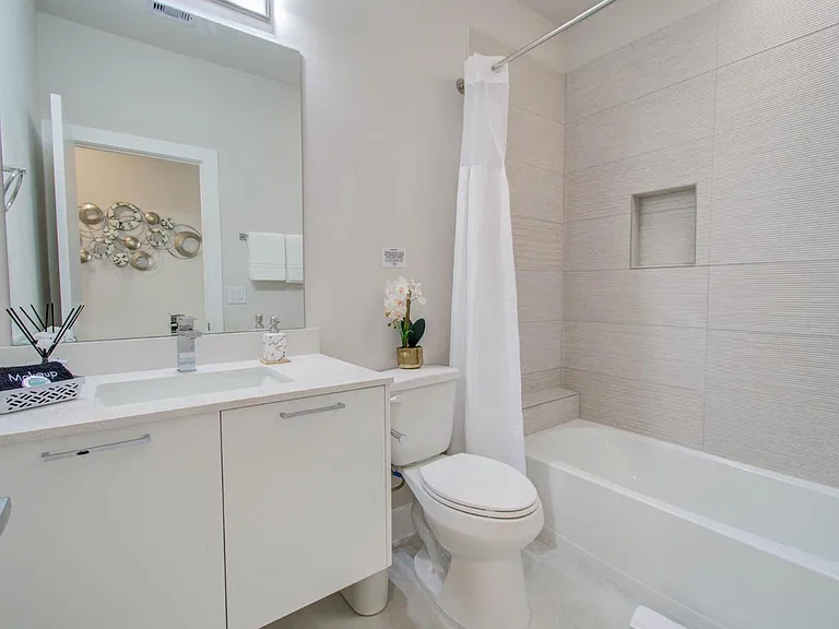 5215 Noble St #B — Photo 17