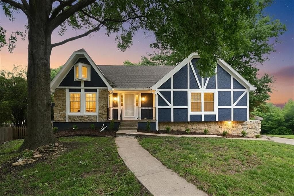 203 NE Oak Tree Cir, Lees Summit, MO 64086 | Zillow