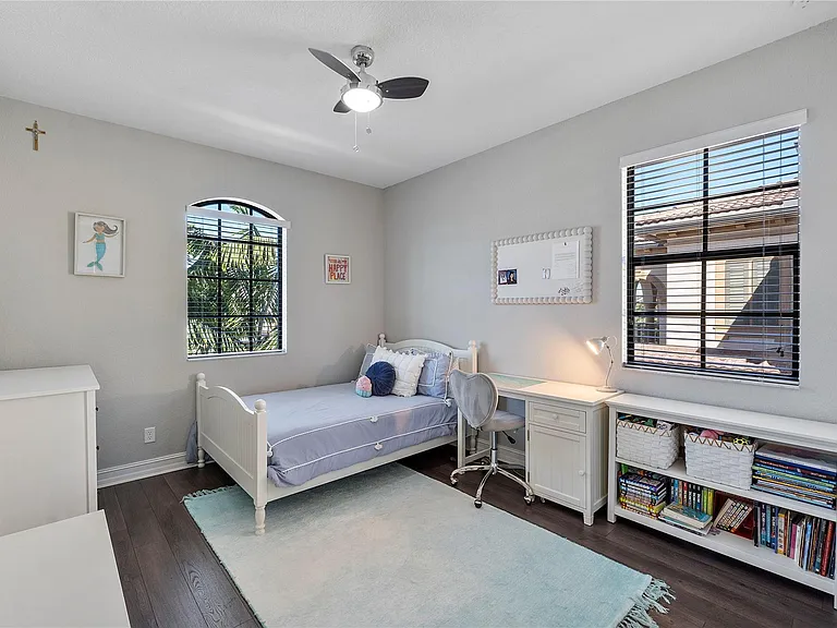 11036 Meridian Dr N — Photo 28
