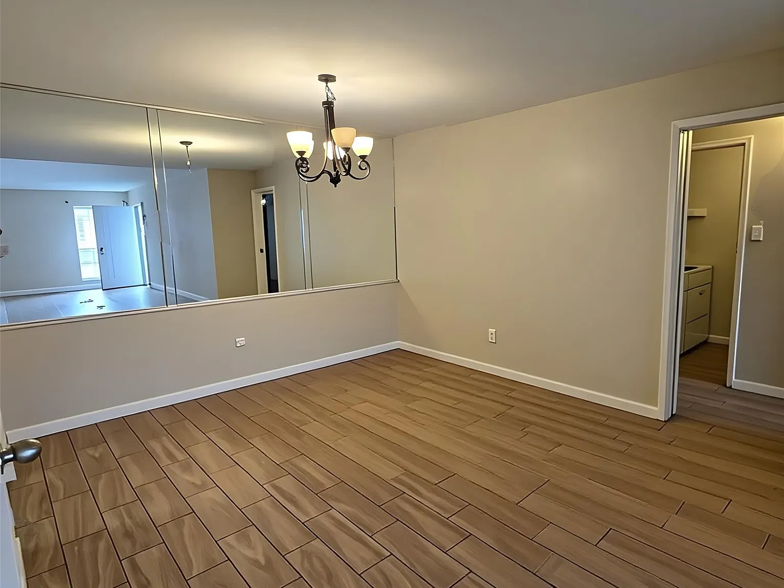 2 bed, 2.0 bath, 1094 sqft, $1,300 — Photo 4