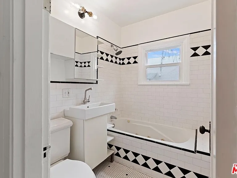 228 Rennie Ave — Photo 23