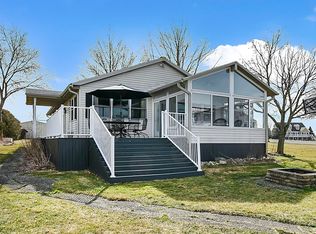 20294 Colony Bay Dr, Cassopolis, MI 49031