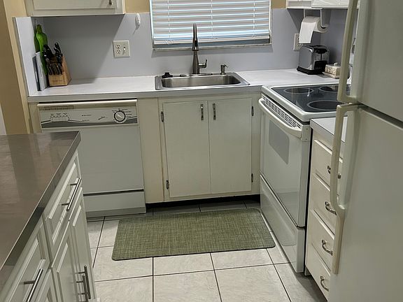 3rd image of 170 Turtle Lake Ct APT 304
