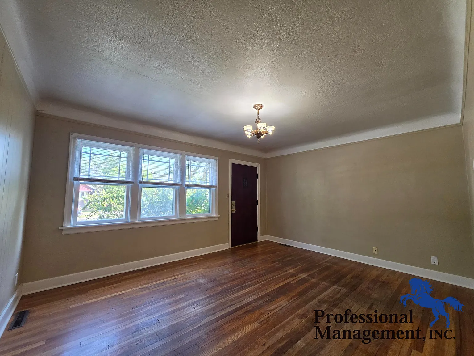 2 bed, 1152 sqft, $995 — Photo 2