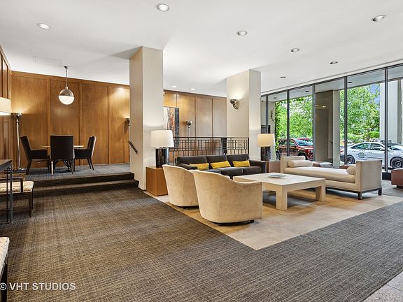 3rd image of 2626 N Lakeview Ave APT 208