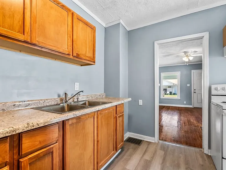 864 Bedford Ave — Photo 3