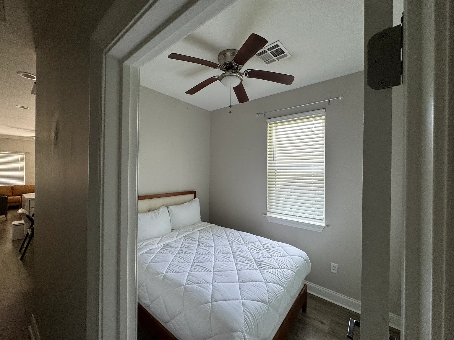 2 bed, 700 sqft, $2,100 — Photo 3