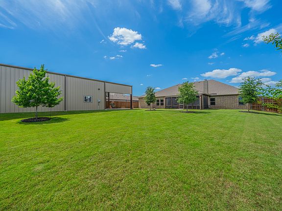3rd image of 1745 Meadowbrook Ln