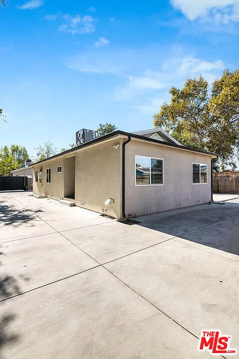 3 bed, 2.0 bath, $4,200 — Photo 3