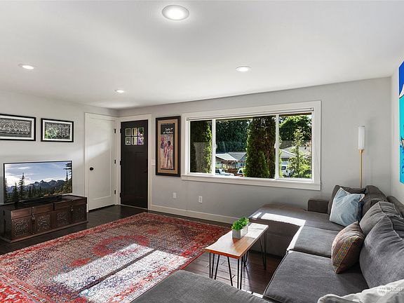 5th image of 10102 162nd Avenue NE