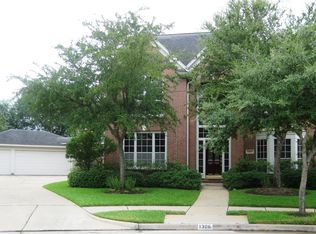 1306 Raintree Cir, Sugar Land, TX 77479