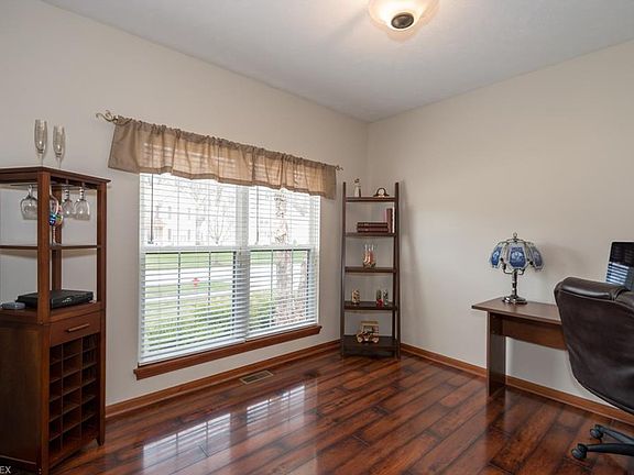 5th image of 1677 Elm Dr
