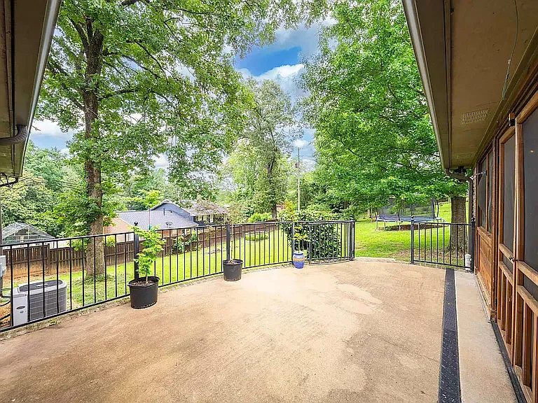 1228 Vista Ln — Photo 23
