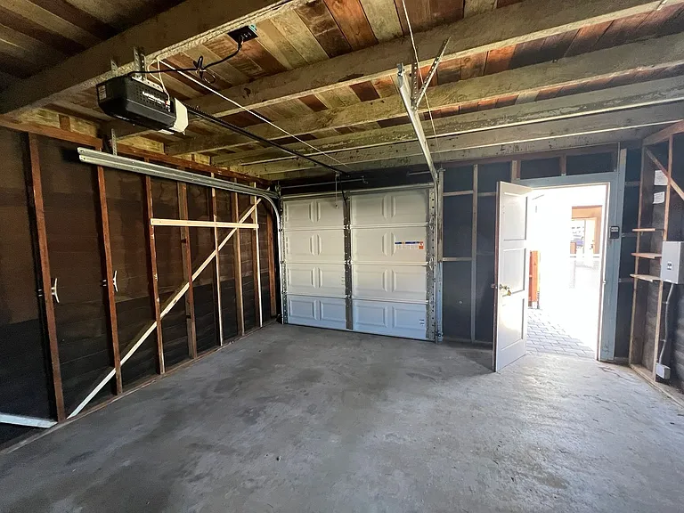 930 Anchor St — Photo 16