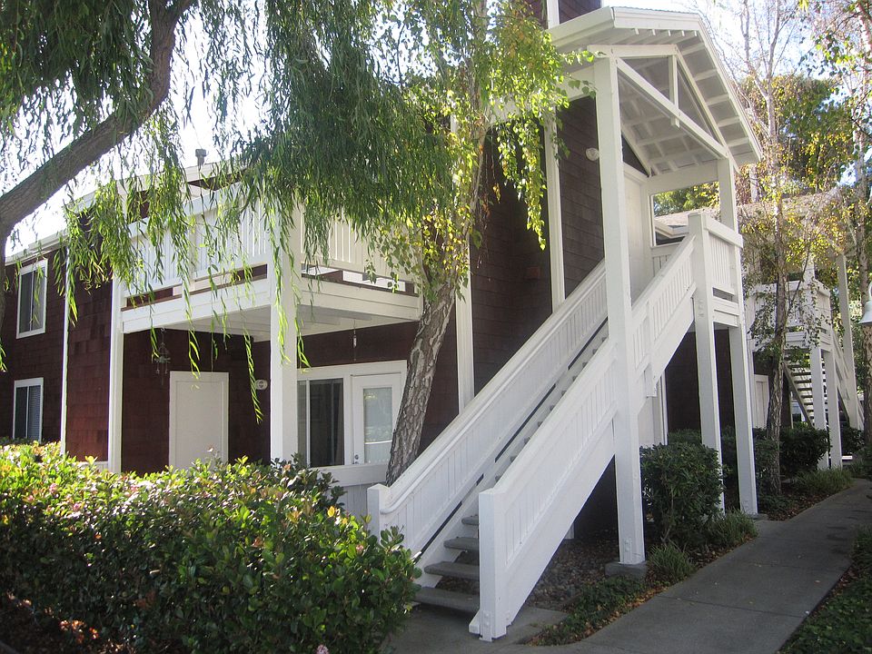 1st image of 14 Marina Lakes Dr