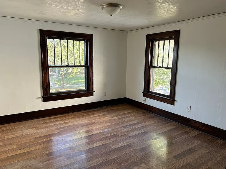 1011 Maple Row — Photo 9