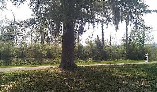1st image of 739 Causeway Dr