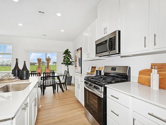 2nd image of 1070 Anmeadle Row
