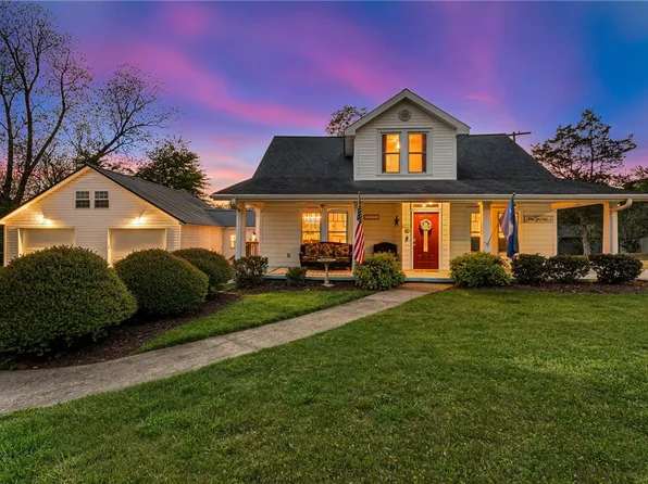 205 Harrison Ave, Walhalla, SC 29691