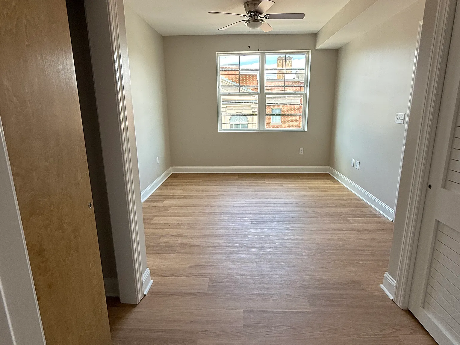 1 bed, 850 sqft, $1,900 — Photo 4