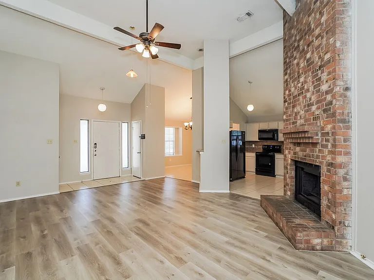 6423 Woodstream Trl — Photo 5