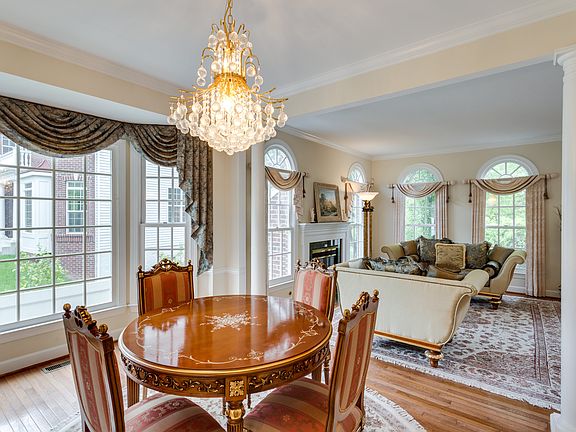 Dining Rm w/Chandelier
