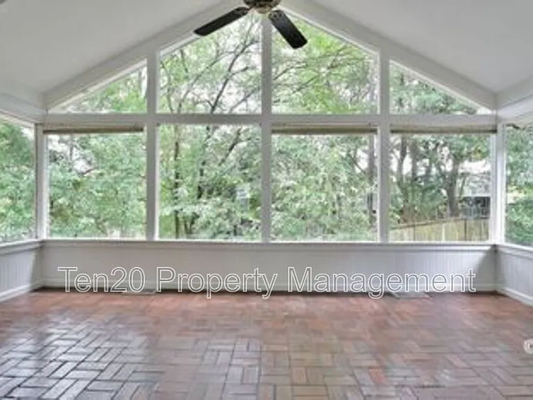 4720 Shenandoah Ct — Photo 7
