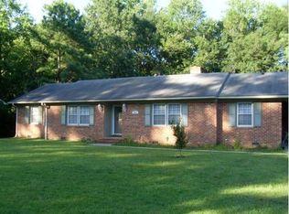 606 Roundtree Dr, Fayetteville, NC 28303