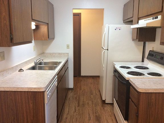 3rd image of 665 23rd St W APT 6