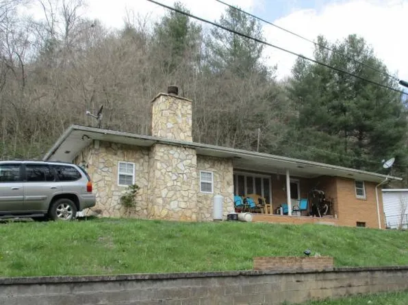125 Hickory Jct, Honaker, VA 24260