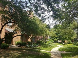 921 Buccaneer Dr #22-02, Schaumburg, IL 60173