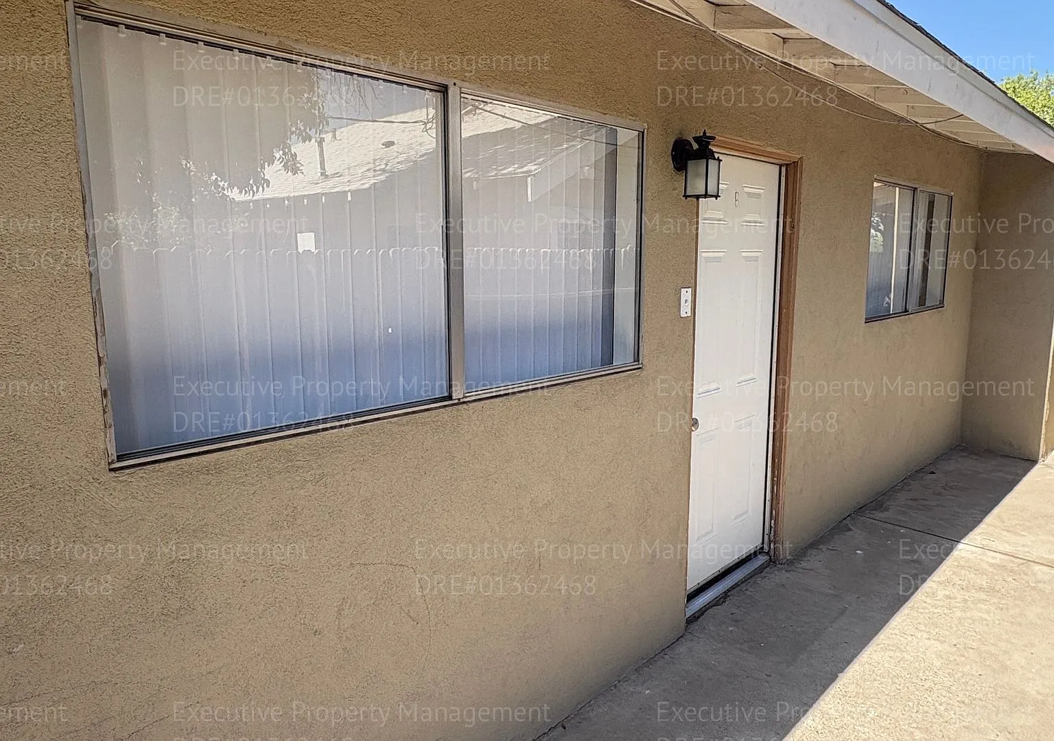 1921 Baker St — Photo 4
