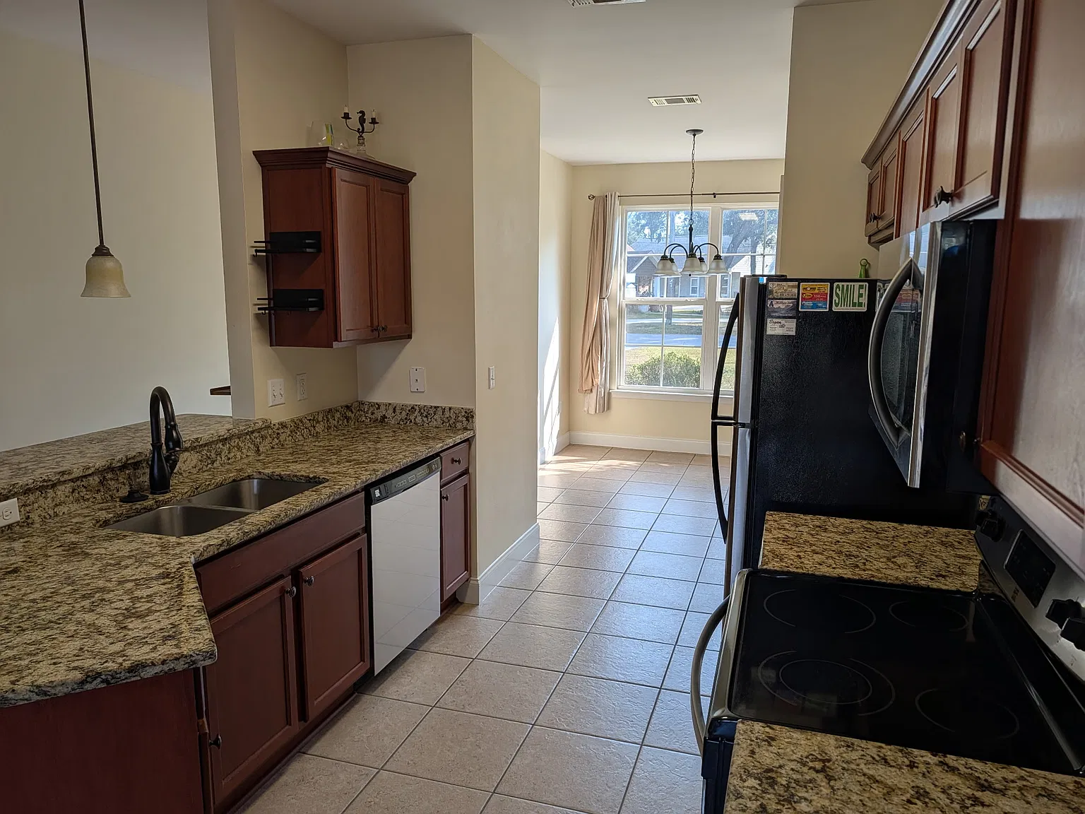 3 bed, 1450 sqft, $2,400 — Photo 3