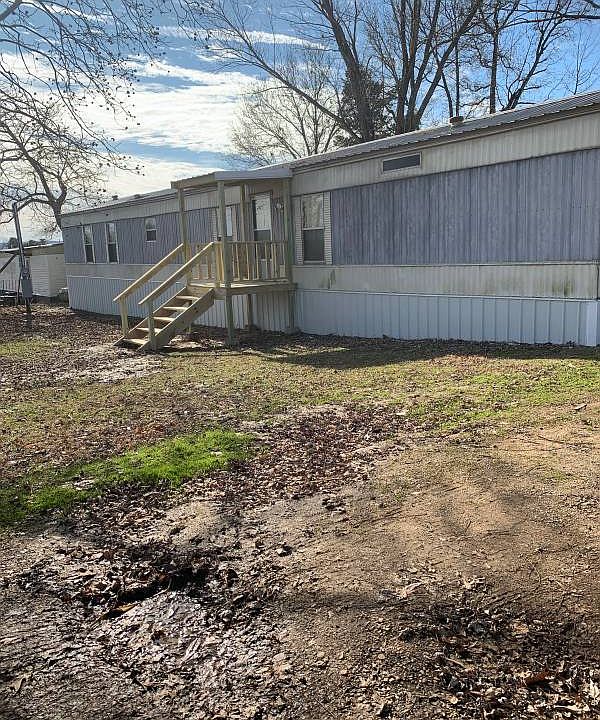 1st image of 225 Community Dr APT 4