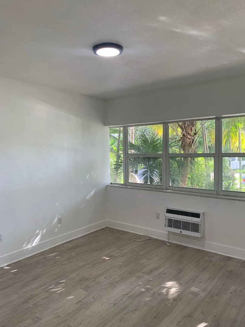 Charming 2 Bed / 2 Bath in Prime South Beach — Photo 4