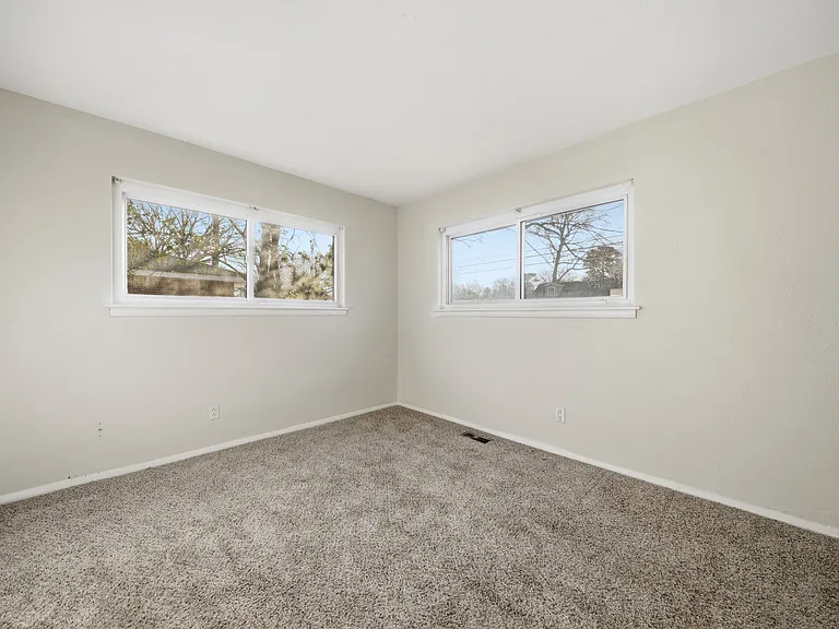 572 Rose Marie Ave — Photo 24