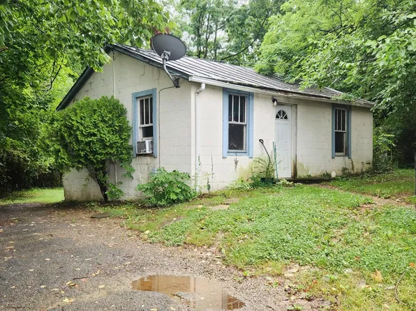 1910 Darnell Rd, Salem, VA 24153