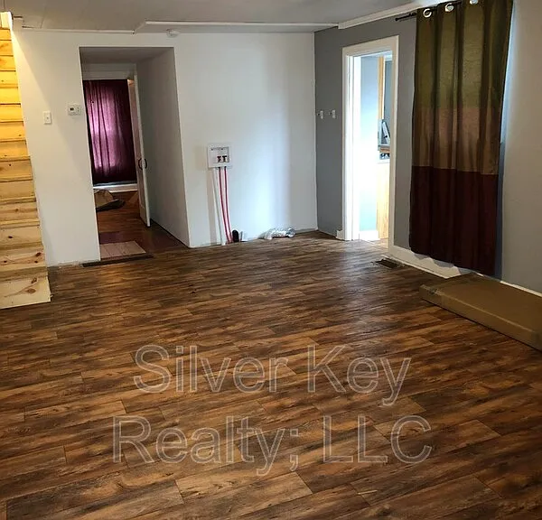 130 S Jackson St #B — Photo 2