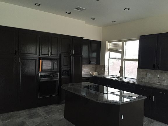4th image of 3881 Windansea St