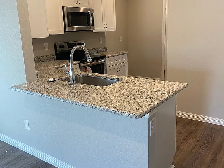 136 Arnold Ave — Photo 4