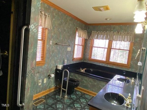 80 White Deer Ln, Henderson, NC 27537