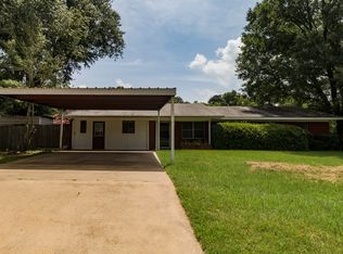 902 N White Oak Rd, White Oak, TX 75693